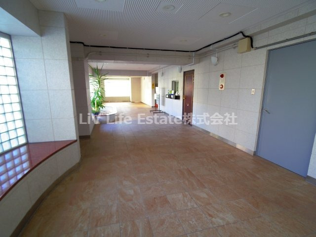 リシェス久米川２号館のエントランス