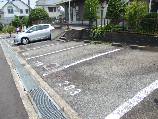 パークハウス竜美Ⅲの駐車場