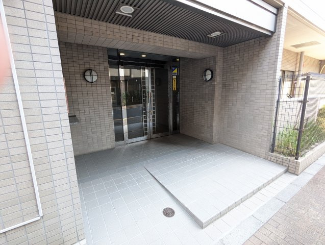 グランベル上野の杜のエントランス