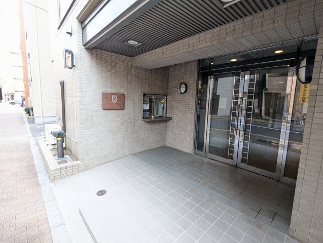 グランベル上野の杜のエントランス