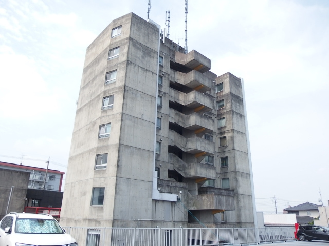 アクセスストリートの外観