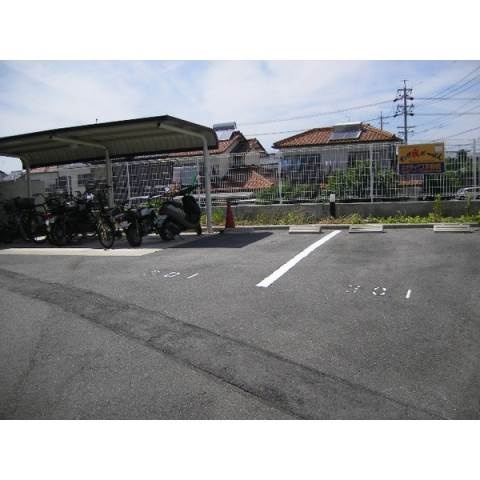 パルテールⅡの駐車場