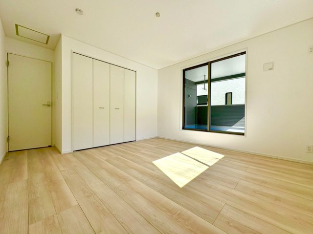 (同仕様写真)フローリング材には、木目、色調など木材特有の風合いがあり、ナチュラルな美しさになっています。