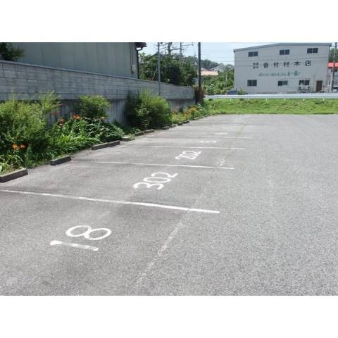 グリーンハイツ甲山の駐車場