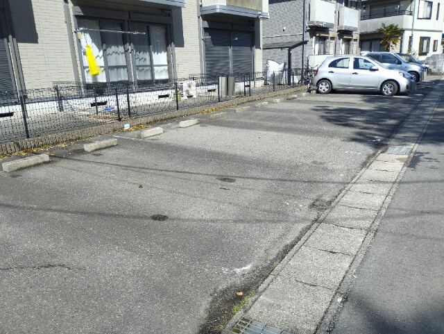 アンジュ岡崎南の駐車場