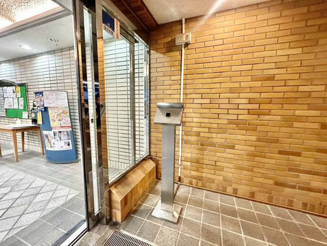 朝日プラザ国分町の玄関