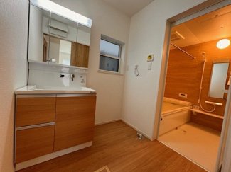 【独立洗面台】 | FIRST TOWN第2守山区川北町全1棟【白沢小　守山北中】 | LINEから簡単お問合せ可能！
友達検索で@nqk7328tです！。