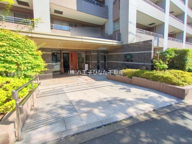 祝　成約済み　エフヴェール・ヒルズソルコート　八王子市　中古マンションのエントランス|～仲介手数料無料☆八王子ひなた不動産～エフヴェール・ヒルズソルコート