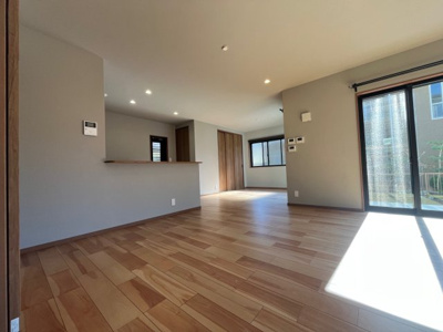 【居間・リビング】 | 鳴子２丁目　中古戸建