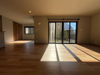 【居間・リビング】 | 鳴子２丁目　中古戸建