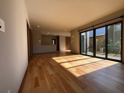 【居間・リビング】 | 鳴子２丁目　中古戸建