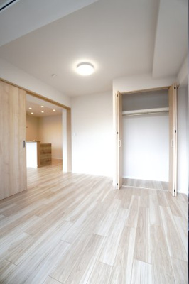 【洋室】 | 【上質リノベ】藤和シティコープ舟入 | 【南側洋室約5.2帖】
こども部屋をコーディネート！このぐらいの広さがあれば、 
お子さんの好きな色やモチーフを使ったコーディネートで、
勉強もお片付けも全部楽しいお気に入りの空間にしていけそうですね