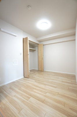 【洋室】 | 【上質リノベ】藤和シティコープ舟入 | 【洋室約4.8帖】
将来、ライフスタイルや家族構成が変わった時等、
第2子供部屋としても活用できそうですね！
勿論、壁掛けエアコンも取付が出来ますので、
快適な居室環境で過ごせそうです！