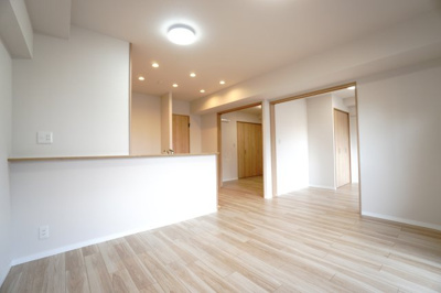 【居間・リビング】 | 【上質リノベ】藤和シティコープ舟入 | 室内（2025年11月21日12：00頃）撮影
