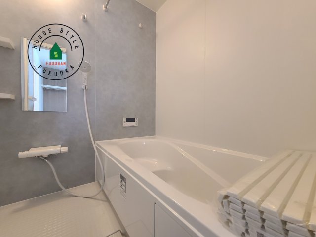 福岡市東区大岳2丁目第1-2棟（2号棟）の内観：施工例|1日の疲れを癒してくれる広々バスルーム。雨の日のお洗濯にも大活躍な浴室乾燥機付です！