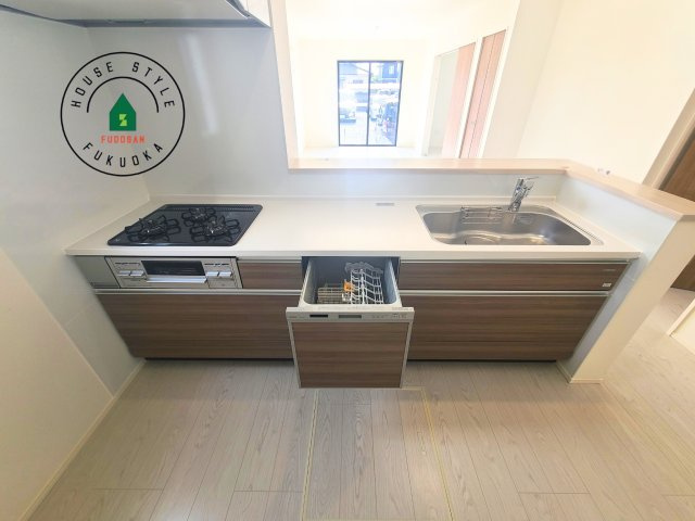 福岡市東区大岳2丁目第1-2棟（2号棟）の内観：施工例|キッチン。グリル・食器洗い乾燥機・浄水器も完備。