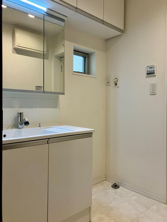 天沼戸建の洗面所