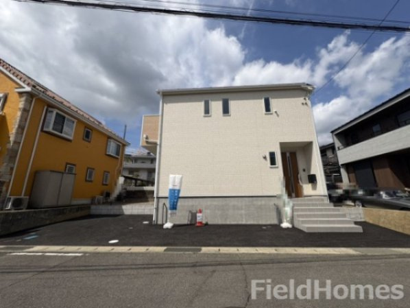 中井町半分形新築戸建て　第5-1号棟