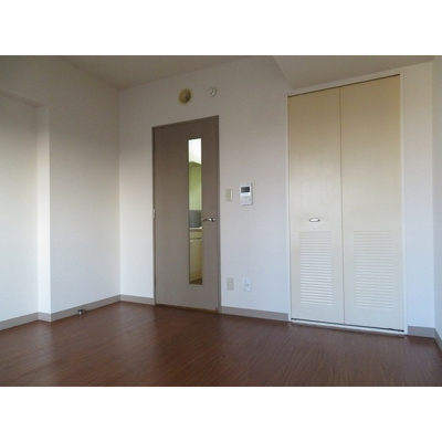 【居間・リビング】 | ソレイユ駒沢 | 洋室