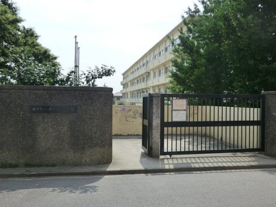 松戸市立栗ケ沢中学校まで350ｍ