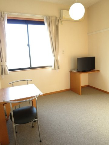 レオパレスミニョンの居間・リビング