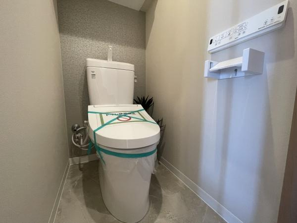 【トイレ】 | 砧グリーンハイム | 落ち着いた色合いのトイレは、保温・洗浄機能付きです。
