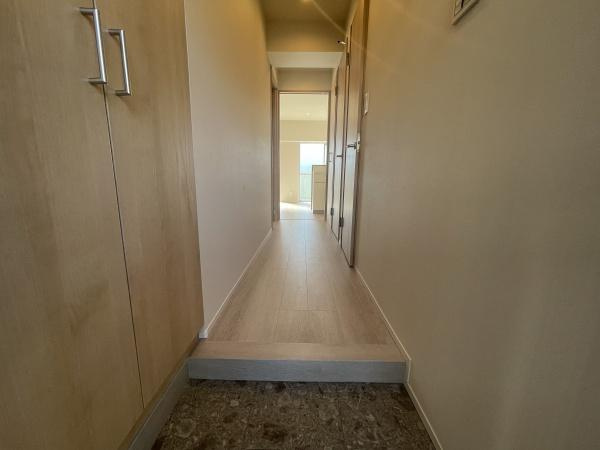 【玄関】 | 砧グリーンハイム | 廊下にも収納があります。