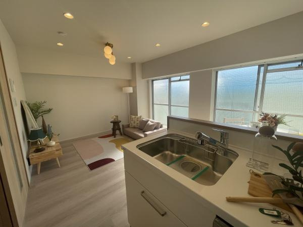 【居間・リビング】 | 砧グリーンハイム | キッチンからリビングダイニングまで見渡せて、ご家族のコミュニケーションも取りやすい間取りです