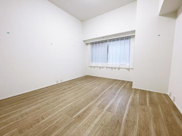 グランフォルム藤が丘の洋室|白とナチュラルの落ち着いたカラーセレクトです
