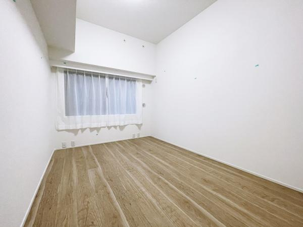 グランフォルム藤が丘の洋室|白とナチュラルの落ち着いたカラーセレクトです
