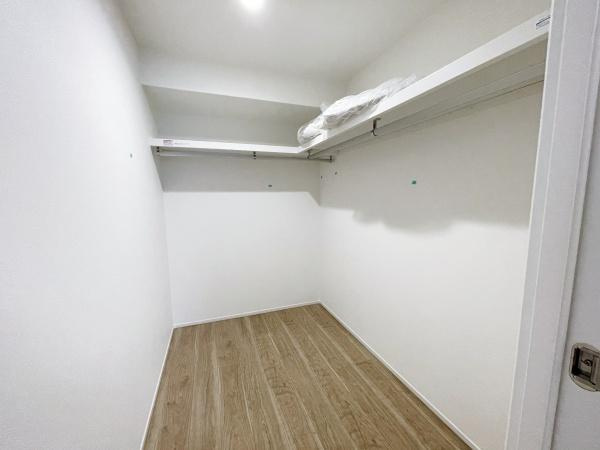 グランフォルム藤が丘の収納|広々としたウォークインクローゼット