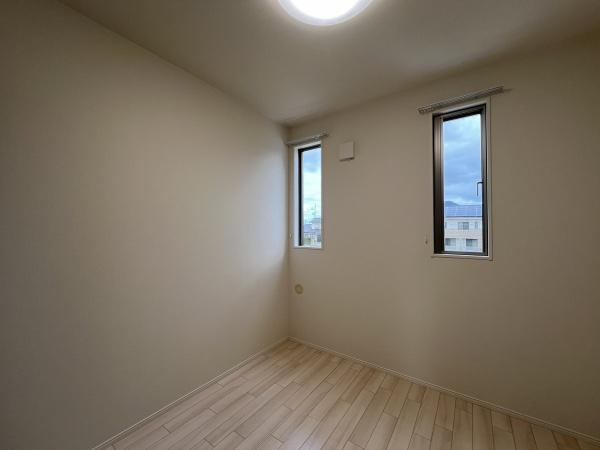 トレイルの洋室