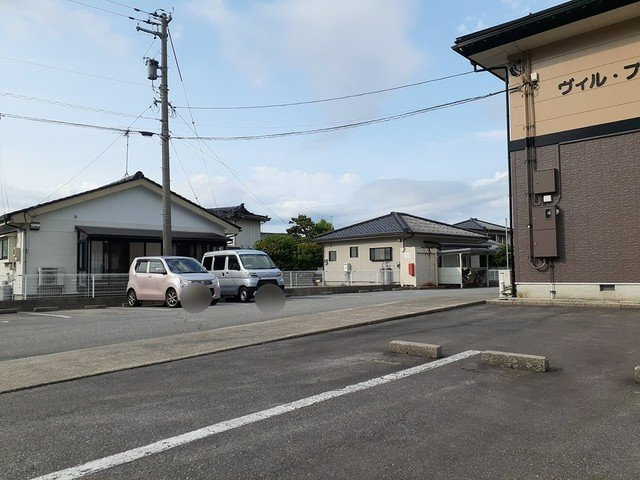 ヴィル・ブランシェの駐車場