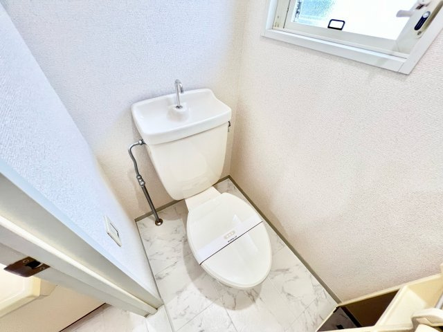 ヴィラモデルナAのトイレ|※別部屋参考写真