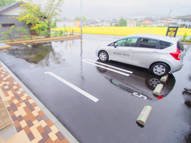 ウナボニータの駐車場