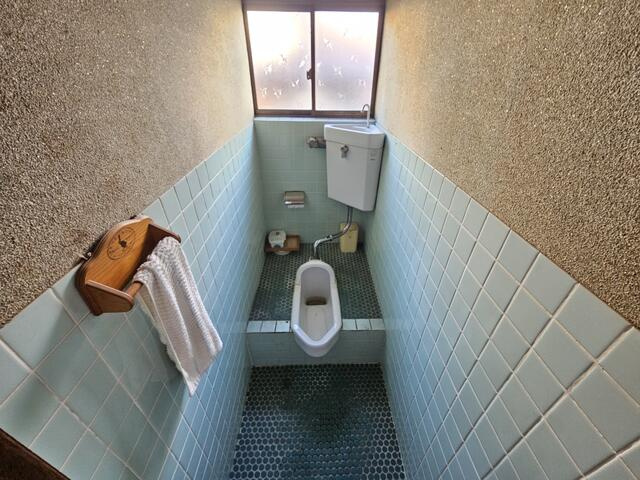 瑞浪市土岐町の中古一戸建のトイレ|2階和式トイレ