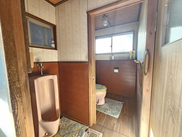 瑞浪市土岐町の中古一戸建のトイレ|トイレ専用小屋