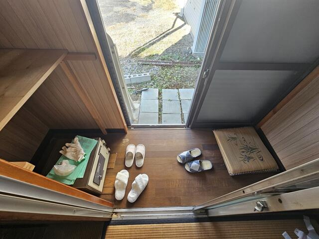 瑞浪市土岐町の中古一戸建の和室|離れ和室6帖（西側）の縁側