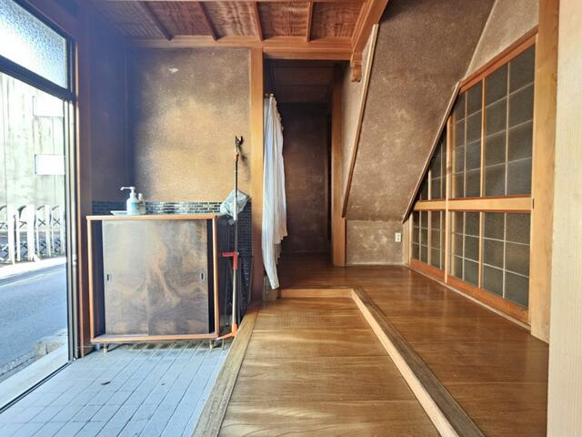 瑞浪市土岐町の中古一戸建の玄関|玄関エントランス