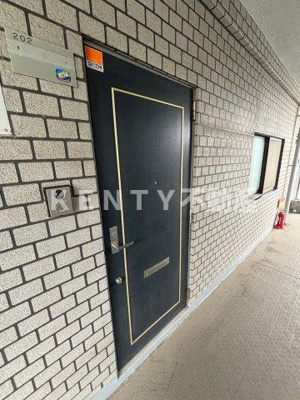 【玄関】 | アパートメントカヤ | 明るい玄関です