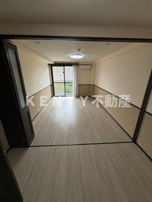 【居間・リビング】 | アパートメントカヤ | ゆったり過ごせるリビングです