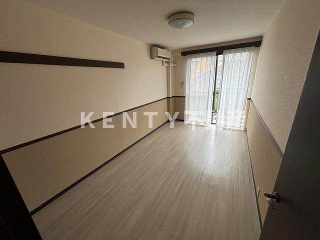 【居間・リビング】 | アパートメントカヤ | ゆったりとした居間です