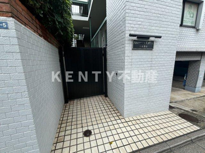 【エントランス】 | アパートメントカヤ | 建物の内部です