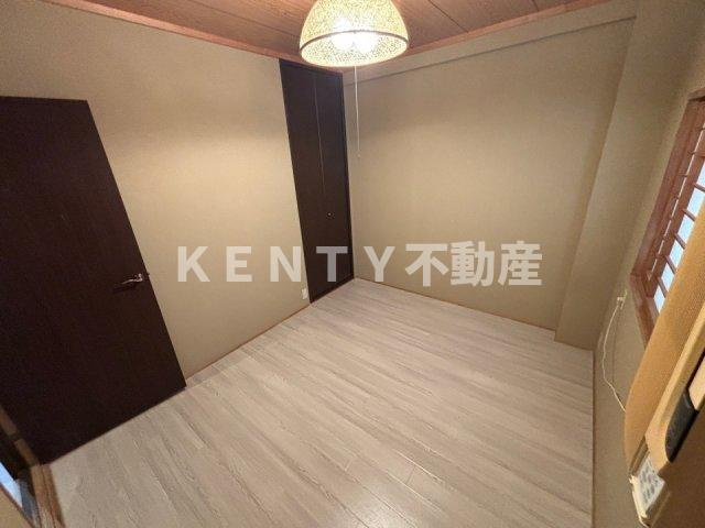 【寝室】 | アパートメントカヤ | 使い勝手のいい寝室です