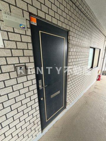 【玄関】 | アパートメントカヤ | 明るい玄関です