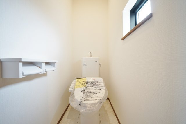 【横浜市旭区今宿2丁目3-5全2棟新築戸建て】★仲介手数料無料★（中沢小学校・旭中学校）のトイレ