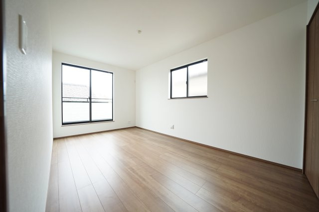 【横浜市旭区今宿2丁目3-5全2棟新築戸建て】★仲介手数料無料★（中沢小学校・旭中学校）の洋室