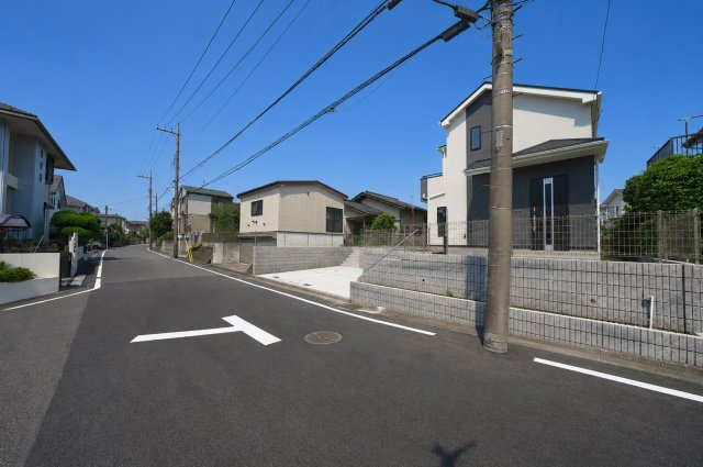 【横浜市旭区今宿2丁目3-5全2棟新築戸建て】★仲介手数料無料★（中沢小学校・旭中学校）の前面道路含む現地写真