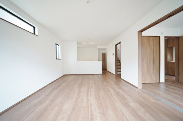 【横浜市旭区今宿2丁目3-5全2棟新築戸建て】★仲介手数料無料★（中沢小学校・旭中学校）の居間・リビング