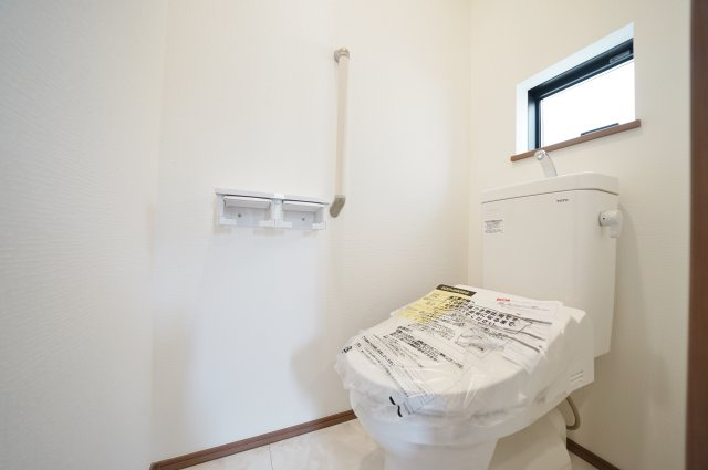 【横浜市旭区今宿2丁目3-5全2棟新築戸建て】★仲介手数料無料★（中沢小学校・旭中学校）のトイレ